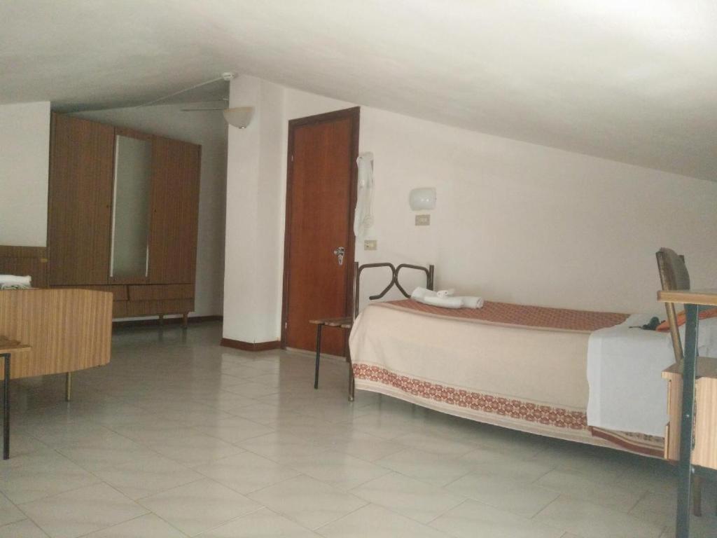 Hotel Peonia Римини Экстерьер фото
