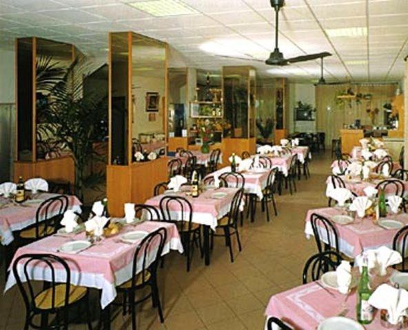 Hotel Peonia Римини Экстерьер фото